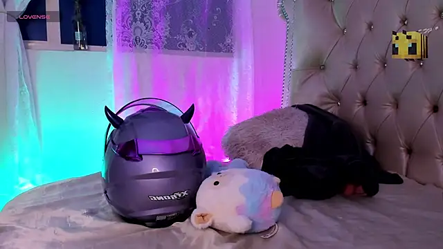 AlexaFoxy18 online show from March 9, 2025, 6:39 am