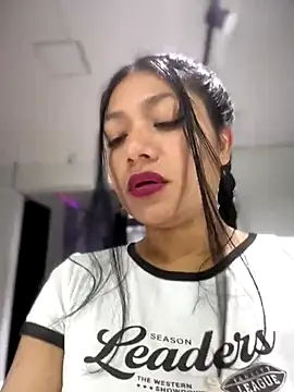 Snapshot of Im_Little chatting on October 15, 2025, 3:39 am Im Little online show from October 15, 2025, 3:39 am