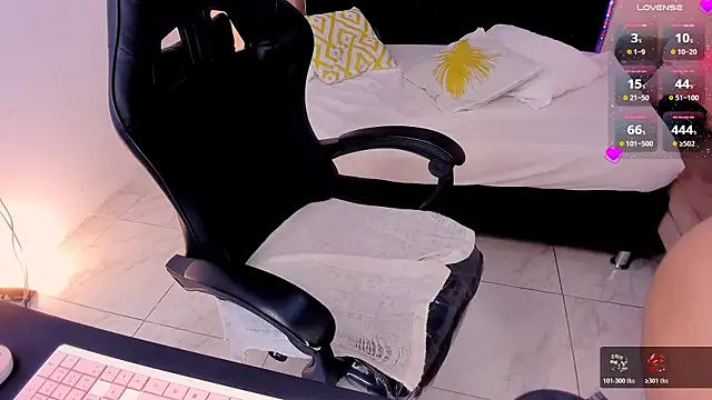 Snapshot of Kendra_Kait chatting on February 16, 2026, 12:18 am Kendra Kait online show from February 16, 2026, 12:18 am