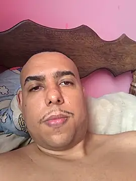 FABINHOSEOAU online show from December 4, 2024, 1:42 pm