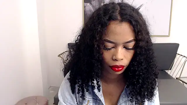 Snapshot of Shenna_brunette_ chatting on December 7, 2024, 1:07 pm Shenna brunette online show from December 7, 2024, 1:07 pm