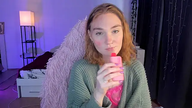 ReddHotPipper online show from October 19, 2025, 3:07 am