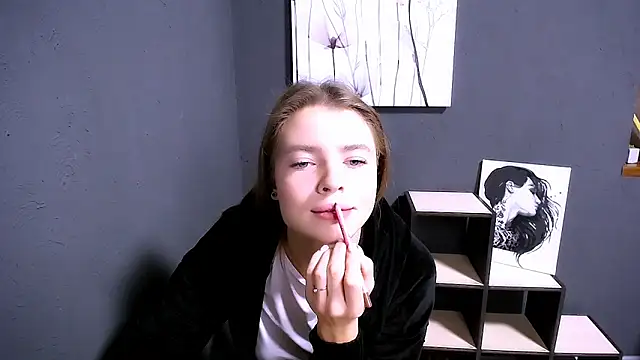 MissOliviaa  online show from November 8, 2025, 7:41 am