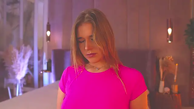 Smiley Mia online show from February 3, 2026, 5:05 am