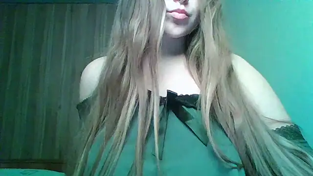 Evasapples online show from January 12, 2026, 10:15 pm