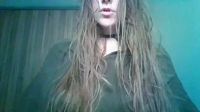 Evasapples online show from May 26, 2026, 8:49 pm
