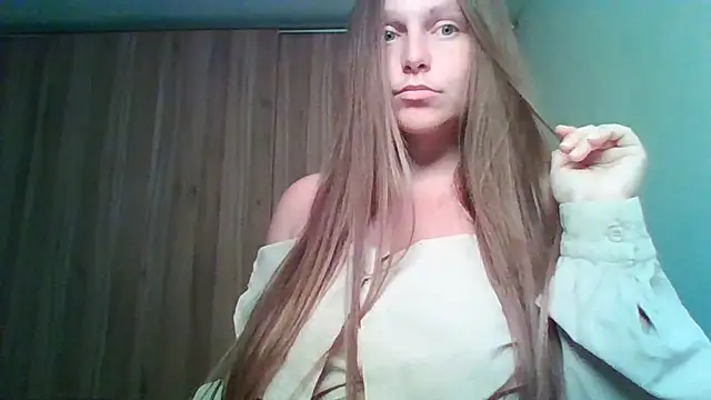 Evasapples online show from June 1, 2026, 6:53 pm