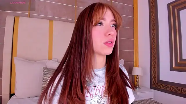 Snapshot of AbigailCarter chatting on October 7, 2025, 11:02 pm AbigailCarter online show from October 7, 2025, 11:02 pm