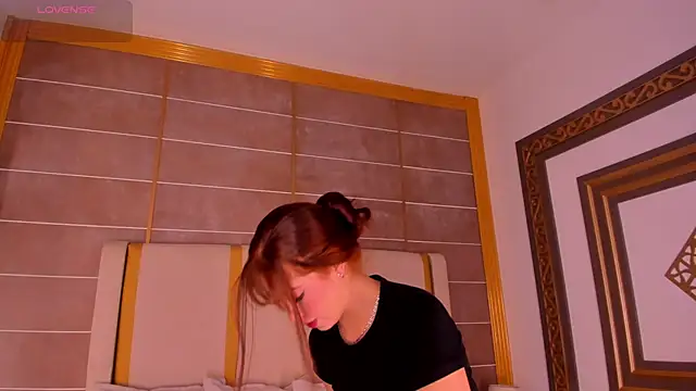 Snapshot of AbigailCarter chatting on October 28, 2025, 11:40 pm AbigailCarter online show from October 28, 2025, 11:40 pm