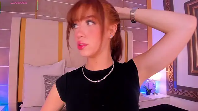 Snapshot of AbigailCarter chatting on November 21, 2025, 11:36 pm AbigailCarter online show from November 21, 2025, 11:36 pm