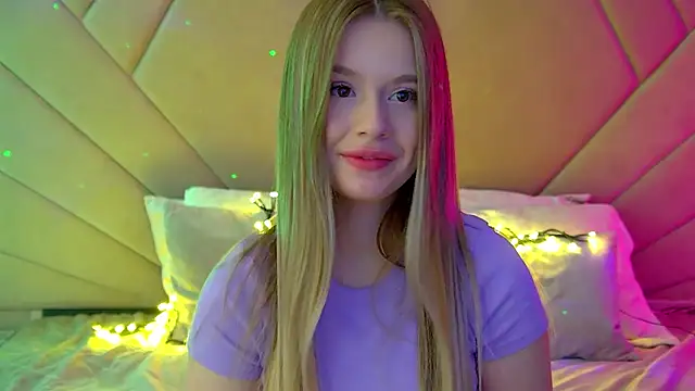 MilanaBalmain online show from March 8, 2025, 8:33 am