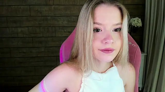 MilanaBalmain online show from September 15, 2025, 4:12 am