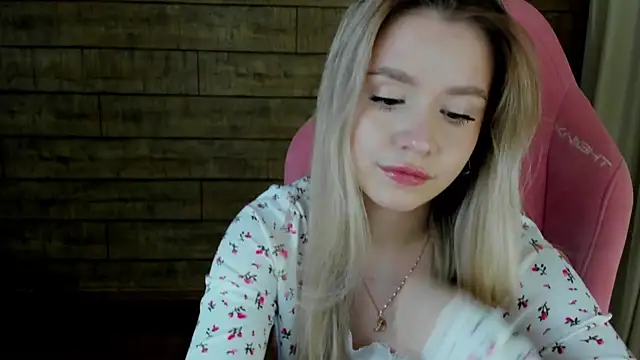 MilanaBalmain online show from April 1, 2026, 4:04 pm