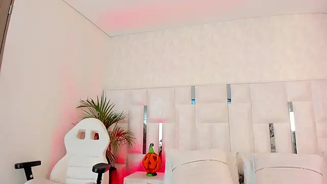 Snapshot of im_nika_ chatting on October 31, 2025, 1:34 pm im nika online show from October 31, 2025, 1:34 pm