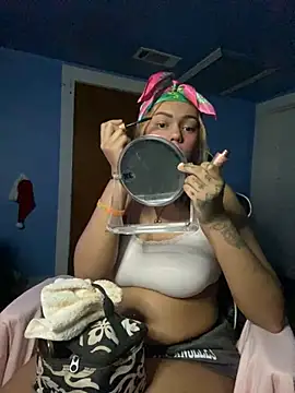 Snapshot of y0urlilgf chatting on December 4, 2024, 11:13 pm y0urlilgf online show from December 4, 2024, 11:13 pm