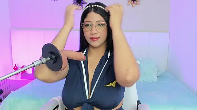 Snapshot of estrella_bigboobs14 chatting on October 31, 2025, 10:27 am estrella bigboobs14 online show from October 31, 2025, 10:27 am