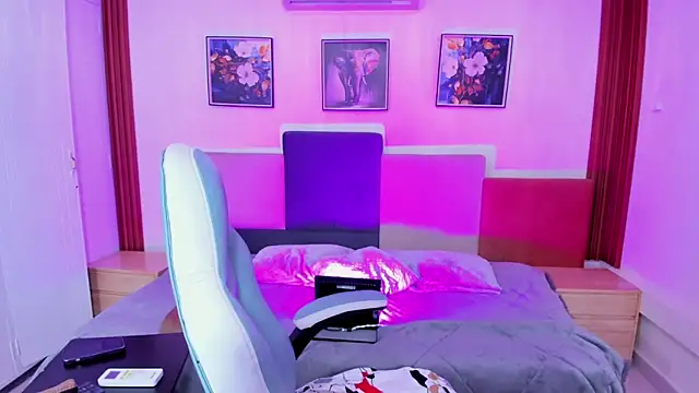 Snapshot of estrella_bigboobs14 chatting on December 18, 2025, 10:43 am estrella bigboobs14 online show from December 18, 2025, 10:43 am