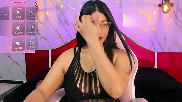 Snapshot of estrella_bigboobs14 chatting on December 22, 2025, 10:45 am estrella bigboobs14 online show from December 22, 2025, 10:45 am