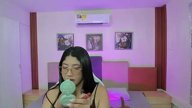 Snapshot of estrella_bigboobs14 chatting on January 6, 2026, 10:08 am estrella bigboobs14 online show from January 6, 2026, 10:08 am