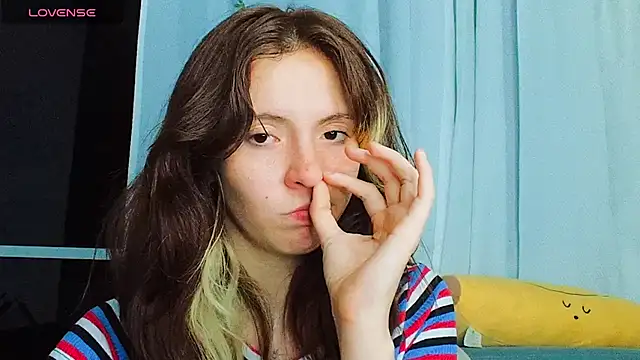 cherrybom969 online show from February 4, 2025, 11:05 am