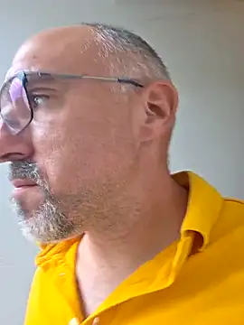 Snapshot of Crosss-23cm chatting on October 13, 2025, 12:05 pm Crosss-23cm online show from October 13, 2025, 12:05 pm