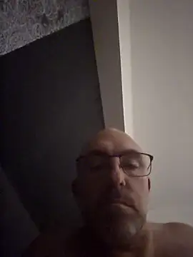 Snapshot of Crosss-23cm chatting on November 12, 2025, 7:57 pm Crosss-23cm online show from November 12, 2025, 7:57 pm