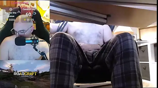 Snapshot of Crosss-23cm chatting on December 1, 2025, 6:24 pm Crosss-23cm online show from December 1, 2025, 6:24 pm