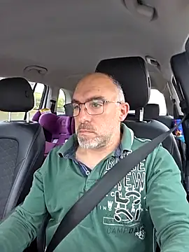 Snapshot of Crosss-23cm chatting on December 5, 2025, 2:14 pm Crosss-23cm online show from December 5, 2025, 2:14 pm