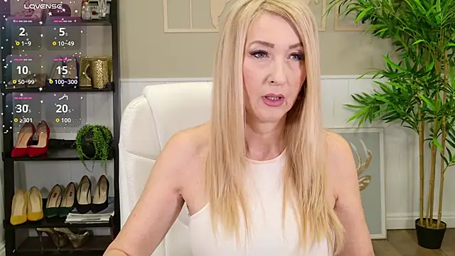 LadyLeea online show from November 24, 2025, 5:07 am