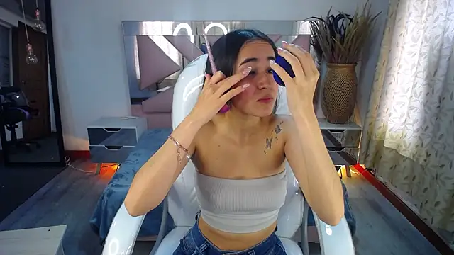 Snapshot of Mia_Fischer chatting on October 18, 2025, 7:25 pm Mia Fischer online show from October 18, 2025, 7:25 pm