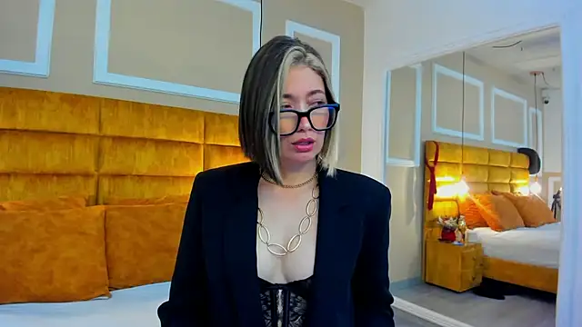 Snapshot of adarussell chatting on December 3, 2025, 2:04 pm adarussell online show from December 3, 2025, 2:04 pm