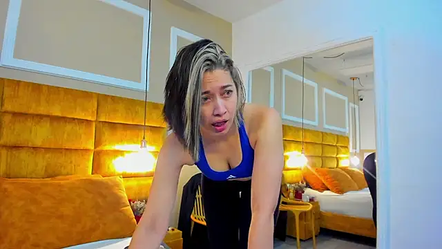 Snapshot of adarussell chatting on December 15, 2025, 2:10 pm adarussell online show from December 15, 2025, 2:10 pm