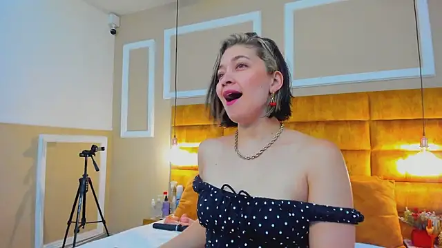 Snapshot of adarussell chatting on December 16, 2025, 2:11 pm adarussell online show from December 16, 2025, 2:11 pm