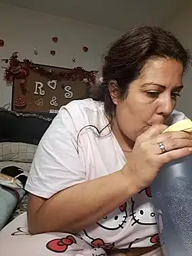 Snapshot of kittymorenita26 chatting on January 4, 2025, 12:27 am kittymorenita26 online show from January 4, 2025, 12:27 am