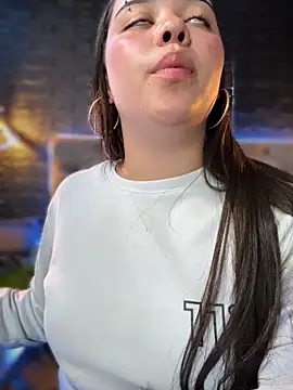 Snapshot of Paloma__LS chatting on October 15, 2025, 5:57 pm Paloma LS online show from October 15, 2025, 5:57 pm