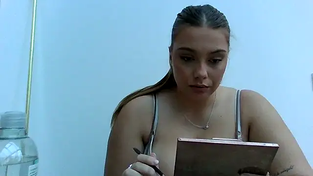 Snapshot of Krystal_Tx chatting on October 16, 2025, 4:52 pm Krystal Tx online show from October 16, 2025, 4:52 pm