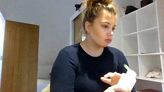 Snapshot of Krystal_Tx chatting on November 3, 2025, 8:59 am Krystal Tx online show from November 3, 2025, 8:59 am