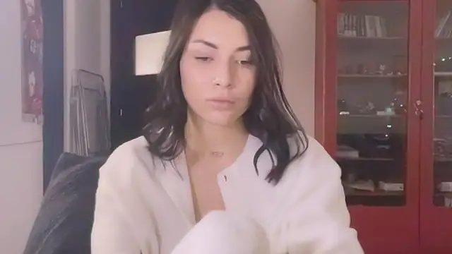 valorant girl online show from March 1, 2025, 3:38 pm