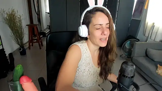 jessiburningheels online show from March 3, 2025, 1:31 pm