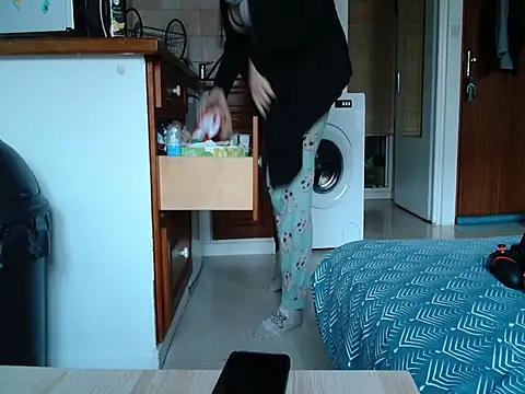 Lauzo21 online show from April 2, 2026, 5:38 am