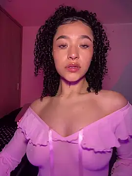 Crystal Dluna online show from November 28, 2025, 3:58 pm