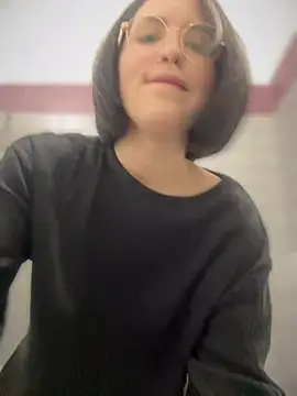 Snapshot of meow_girl chatting on December 13, 2024, 1:12 pm meow girl online show from December 13, 2024, 1:12 pm