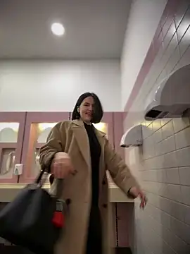 Snapshot of meow_girl chatting on December 21, 2024, 4:25 pm meow girl online show from December 21, 2024, 4:25 pm