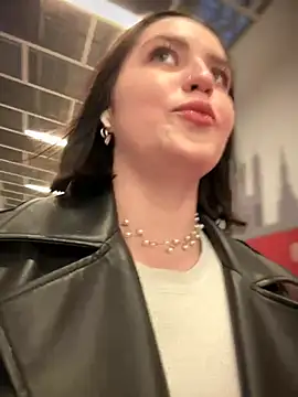 Snapshot of meow_girl chatting on January 10, 2025, 10:06 am meow girl online show from January 10, 2025, 10:06 am