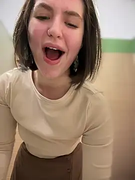 Snapshot of meow_girl chatting on January 11, 2025, 10:08 am meow girl online show from January 11, 2025, 10:08 am