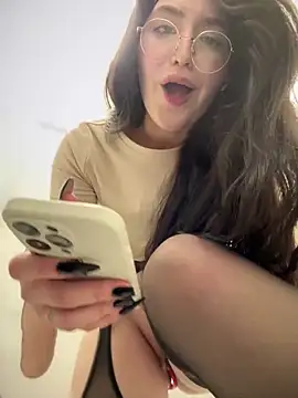 Snapshot of meow_girl chatting on February 2, 2025, 1:19 pm meow girl online show from February 2, 2025, 1:19 pm