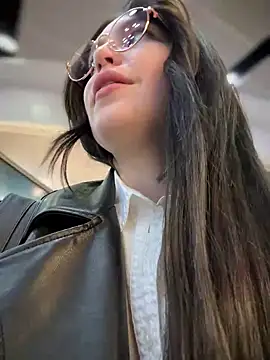 Snapshot of meow_girl chatting on February 8, 2025, 1:11 pm meow girl online show from February 8, 2025, 1:11 pm