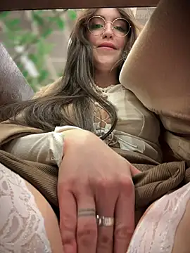 Snapshot of meow_girl chatting on February 18, 2025, 11:33 am meow girl online show from February 18, 2025, 11:33 am