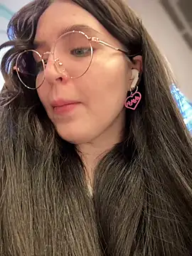 Snapshot of meow_girl chatting on February 21, 2025, 2:06 pm meow girl online show from February 21, 2025, 2:06 pm