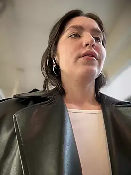 Snapshot of meow_girl chatting on March 6, 2025, 9:58 am meow girl online show from March 6, 2025, 9:58 am